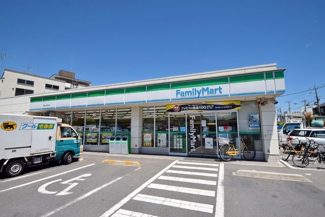コンビニ　ファミリーマート（コンビニ）まで450m