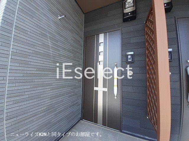 エントランス　※同仕様の画像の為、実際とは異なります