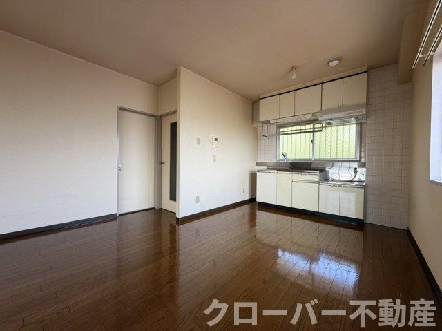 ＪＲ予讃線 坂出駅 徒歩30分 3階建 築31年の居間写真