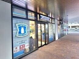 コンビニ　ローソン創成クロス店（コンビニ）まで123m