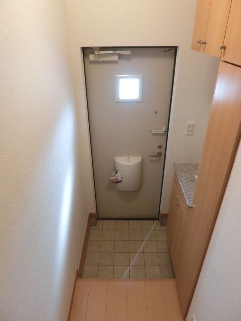 玄関　玄関は１階にございます
