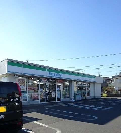 コンビニ　ファミリーマート（コンビニ）まで950m