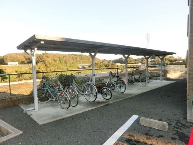 その他共有部分　屋根付き駐輪場。