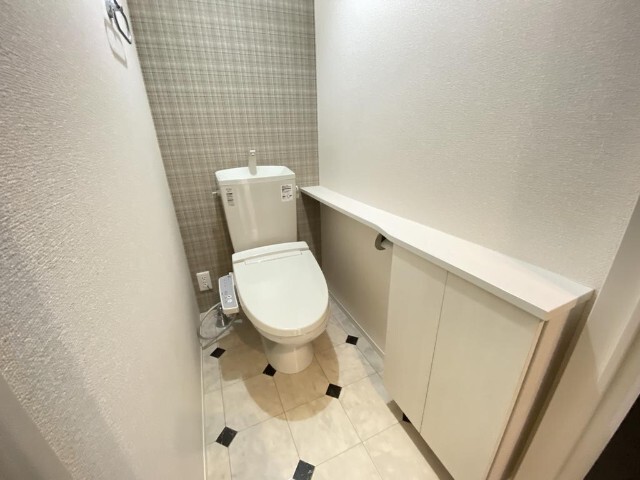トイレ　同物件別室のイメージ画像となります　反転した間取りとなります