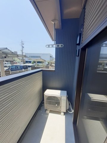 バルコニー　暖かな日差しのふりそそぐバルコニー