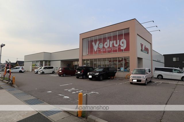 ドラックストア　Ｖ・ｄｒｕｇ直江店（ドラッグストア）まで662m