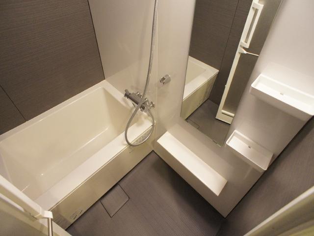 バス・シャワールーム　浴室乾燥機付バス！ゆったり癒しのバスタイムを満喫できます！
