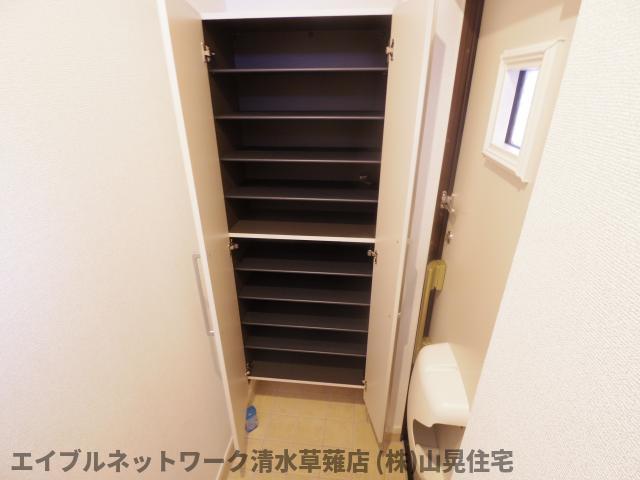 玄関　落ち着いた玄関です