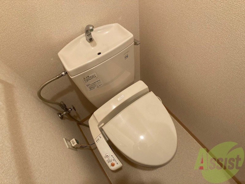 トイレ　こちらはトイレです。清潔感があり、安心して使用できます。