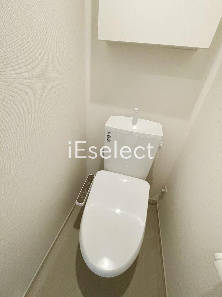 トイレ　温水洗浄便座付きのトイレです?