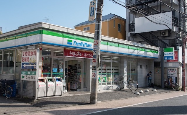 コンビニ　ファミリーマート足立五反野駅前店（コンビニ）まで2266m