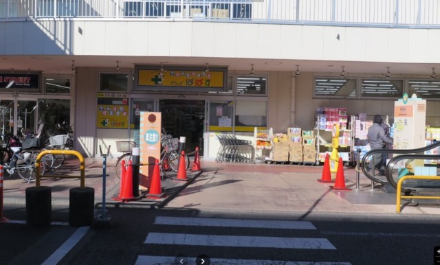 ドラックストア　どらっぐぱぱすカリブ梅島店（ドラッグストア）まで2465m