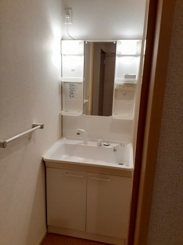 洗面設備　明るい洗面所です★