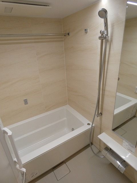 バス・シャワールーム　写真は同タイプ住居です。