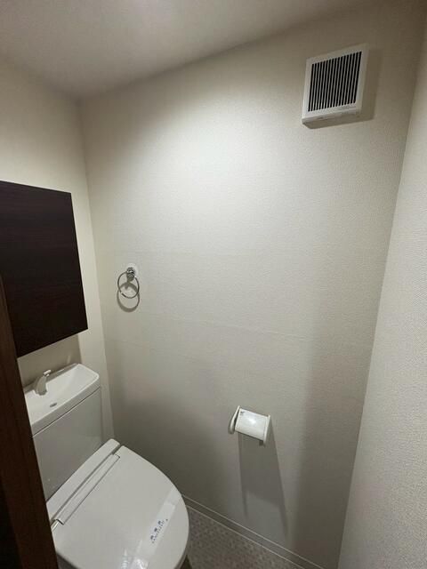 トイレ　別タイプ部屋　参考写真です