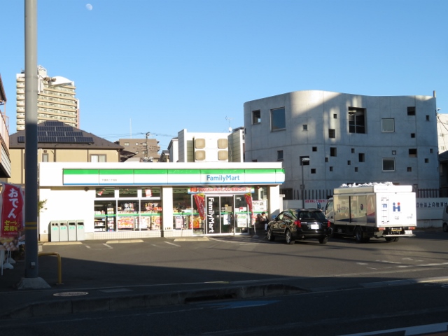 コンビニ　ファミリーマート 下落合二丁目店（コンビニ）まで312m