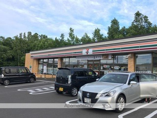 コンビニ　セブンイレブン（コンビニ）まで838m
