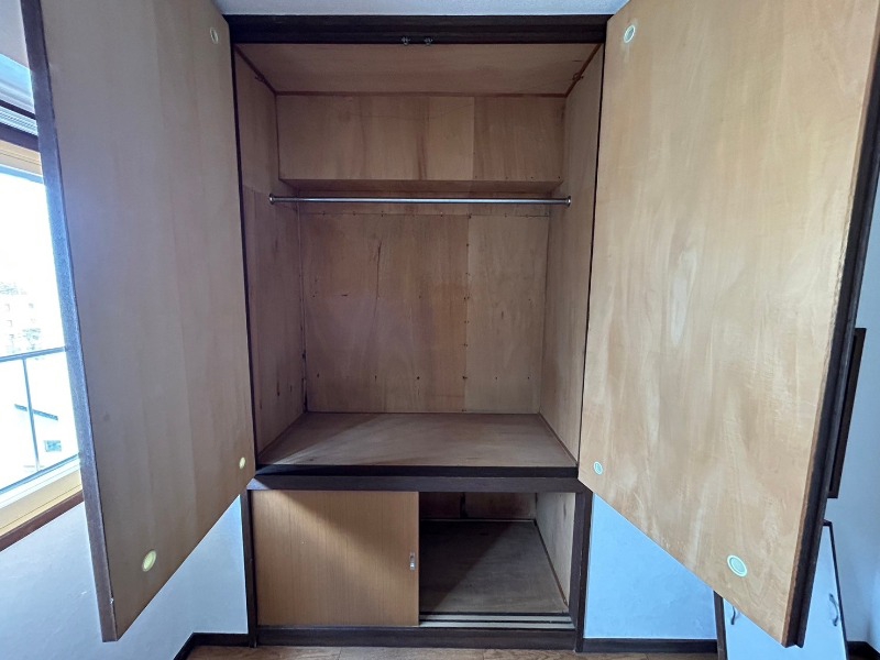 収納　収納を開けてみました。奥行きがありますね。