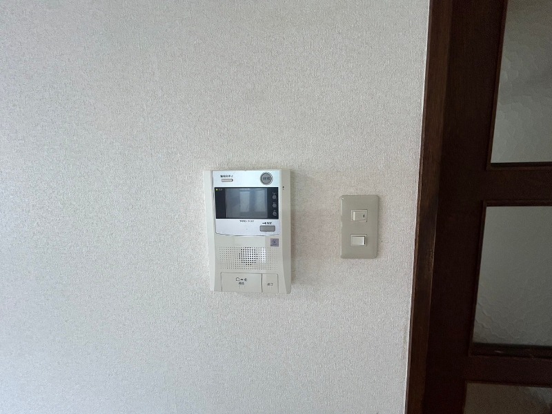 セキュリティ　モニタ付インターホンです。セキュリティ面も安心ですね！