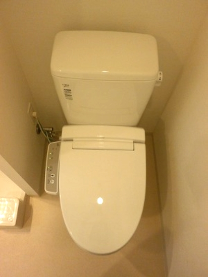 トイレ　【参考】同建物内の別のお部屋の画像です