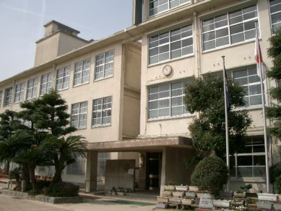 小学校　箱崎小学校（小学校）まで350m