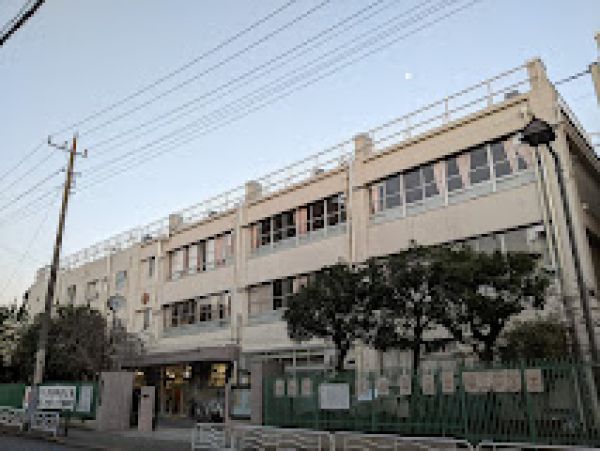中学校　深川第二中学校（中学校）まで174m