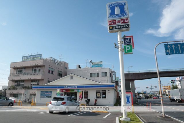 コンビニ　ローソン（コンビニ）まで666m