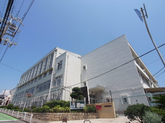 小学校　神戸市立霞ケ丘小学校（小学校）まで573m
