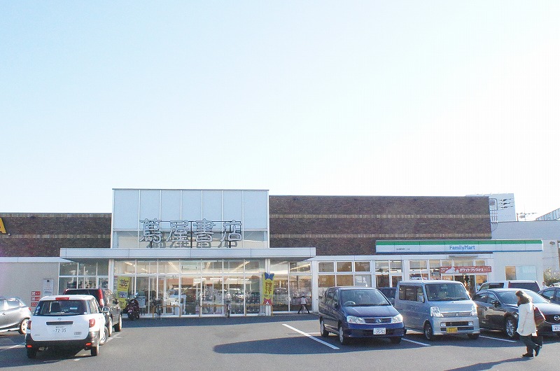 コンビニ　ファミリーマート松山圏央厚木IC店（コンビニ）まで713m