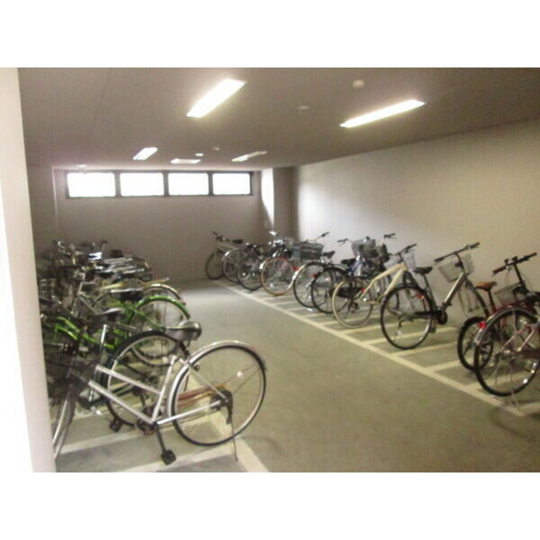 その他　屋内自転車置場