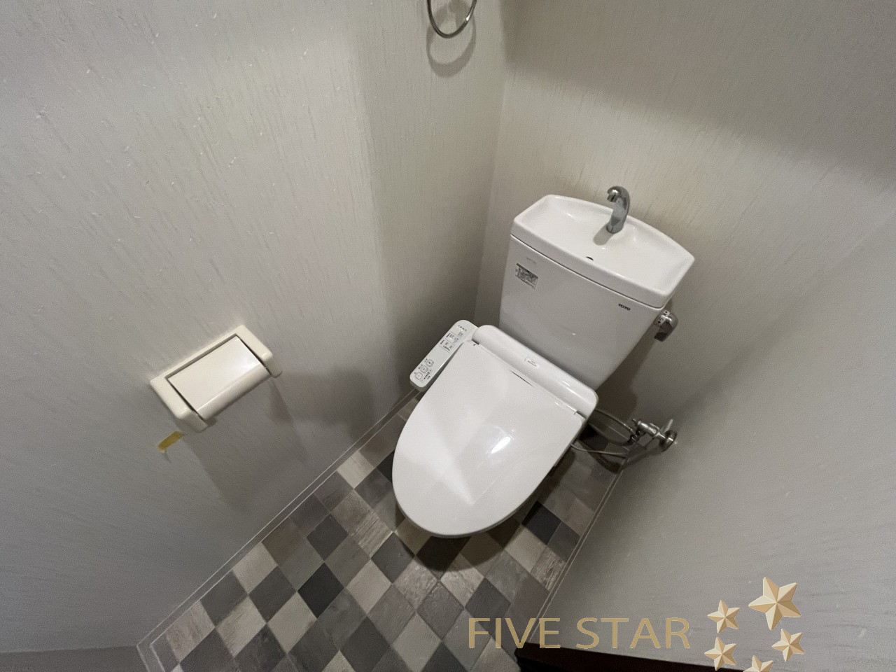 京阪本線 牧野駅 徒歩3分 3階建 築8年のトイレ写真