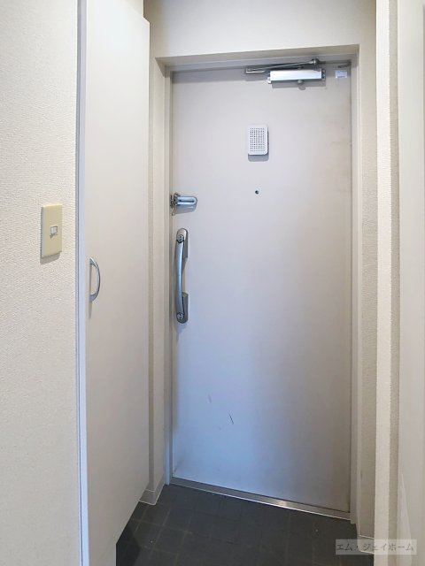 ＪＲ東海道本線 大津駅 徒歩7分 4階建 築21年の玄関写真