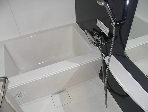 バス・シャワールーム　コンパクトで使いやすいお風呂です