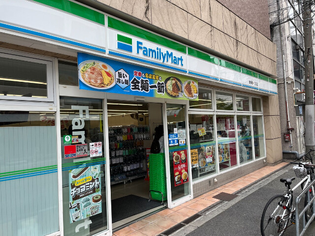 コンビニ　ファミリーマート曽根崎南店（コンビニ）まで213m