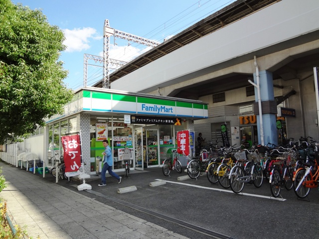 コンビニ　ファミリーマート（コンビニ）まで453m