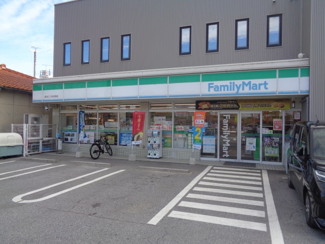 コンビニ　ファミリーマート　長浜三ツ矢元町店（コンビニ）まで700m