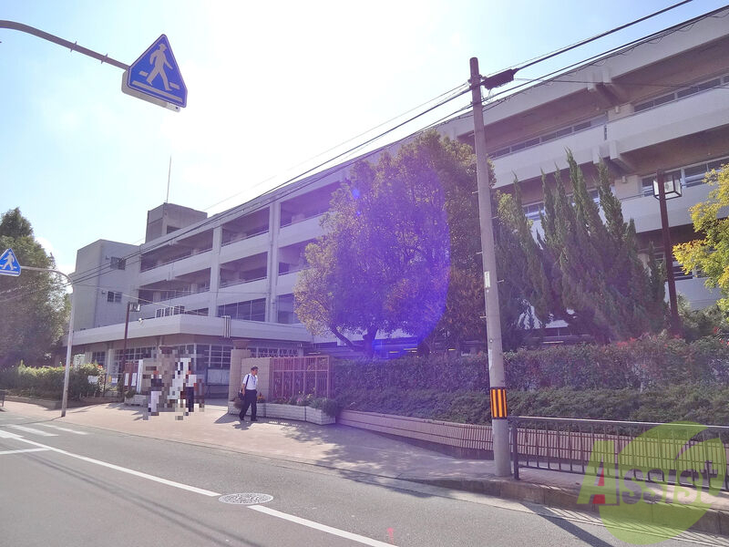 中学校　第六中学校（中学校）まで426m