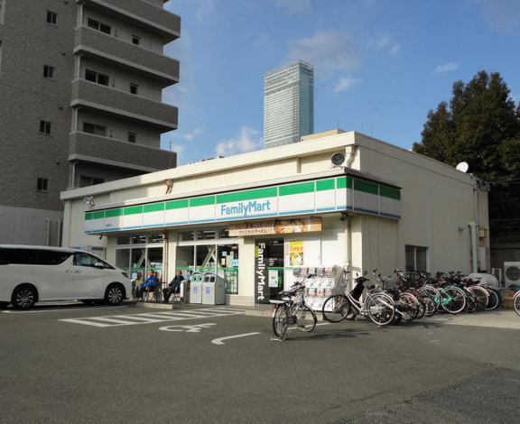 コンビニ　ファミリーマート松崎町店（コンビニ）まで677m