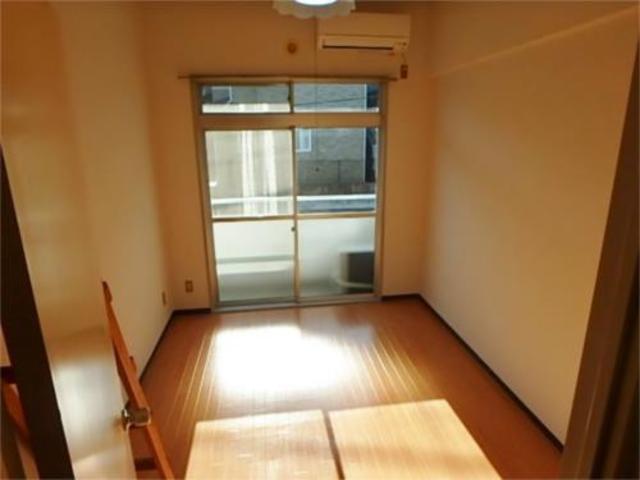 居室・リビング　明るいお部屋です