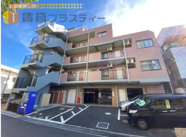 建物外観　スーパー目の前で生活しやすい立地です