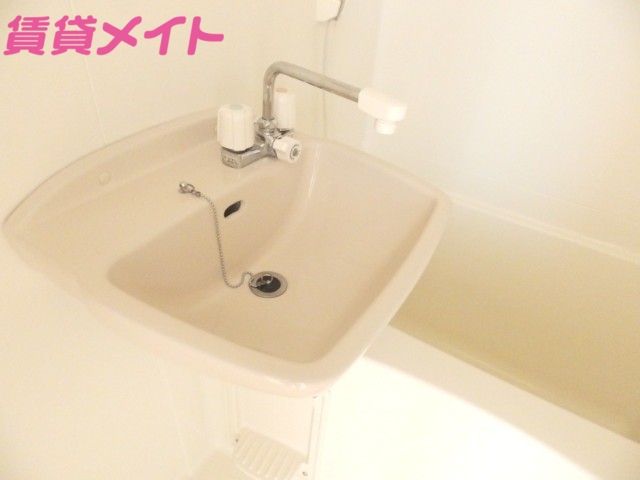 洗面設備　同型参考写真