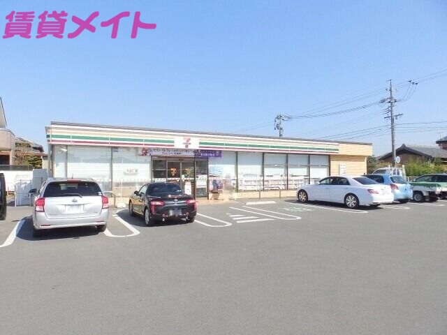 コンビニ　セブンイレブン四日市白須賀店（コンビニ）まで437m