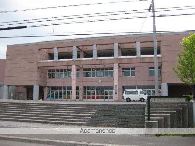 中学校　平岡中央中学校（中学校）まで858m