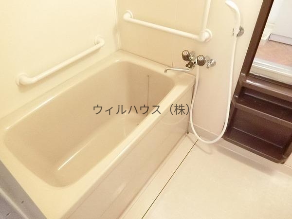 バス・シャワールーム　キレイにリフォームされています！