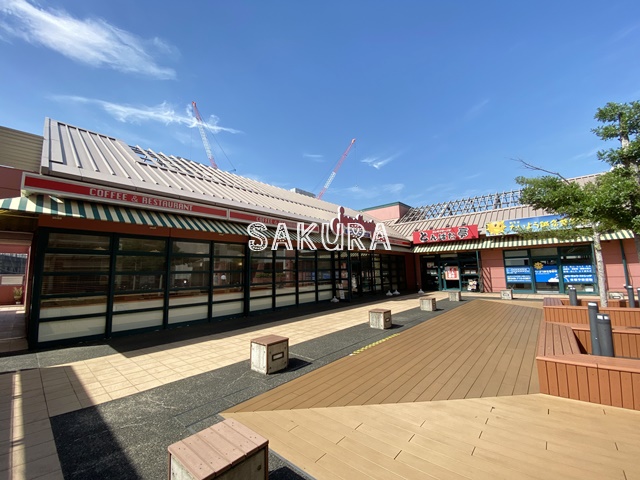 飲食店　ジョナサン 新子安店（飲食店）まで924m