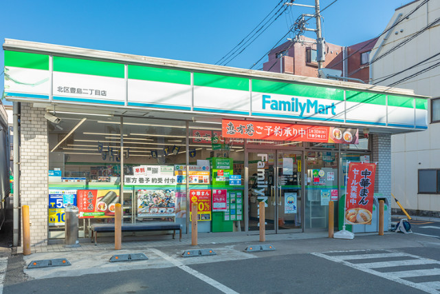 コンビニ　ファミリーマート 北区豊島二丁目店（コンビニ）まで688m