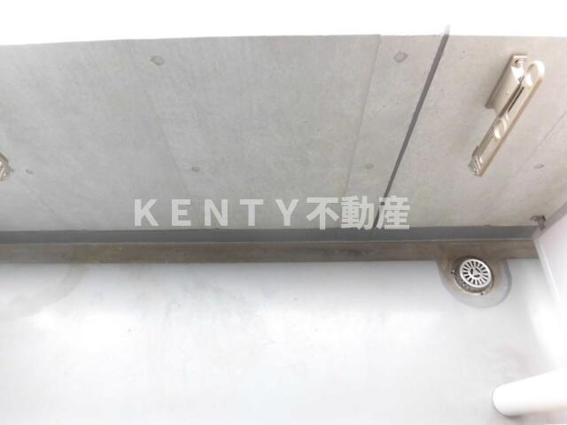 バルコニー　陽当たり良好なバルコニーです