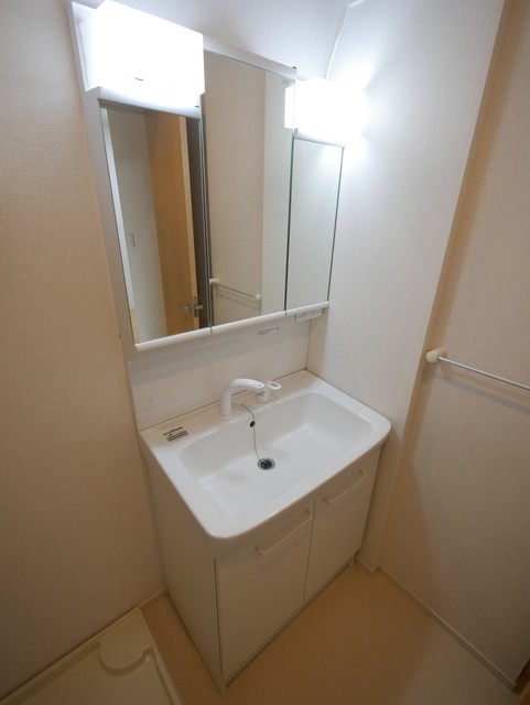 洗面設備　★人気の独立洗髪洗面化粧台で朝の準備にも便利ですね★