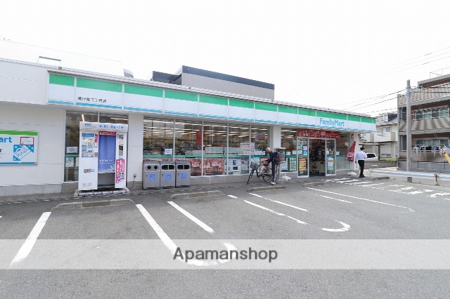 コンビニ　ファミリーマート（コンビニ）まで914m