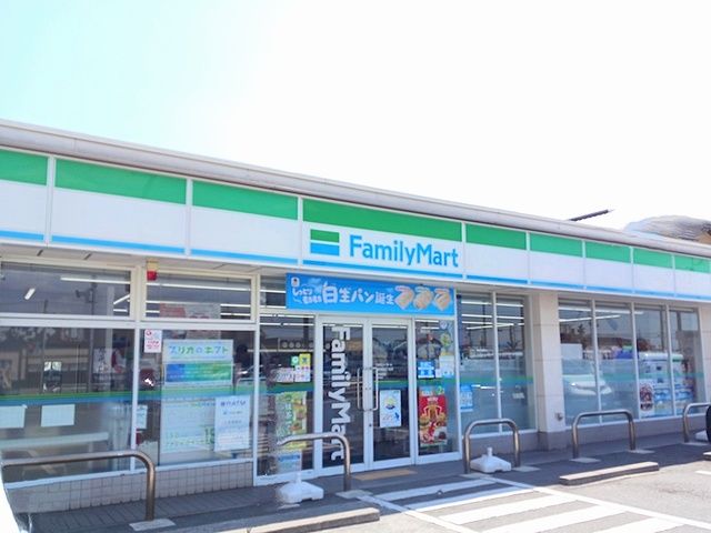 コンビニ　ファミリーマート（コンビニ）まで650m